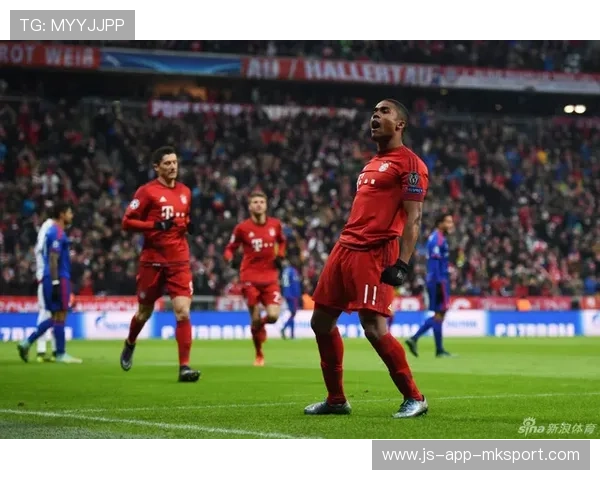 拜仁科曼边路强行突破扫射入网：速度与力量的完美结合